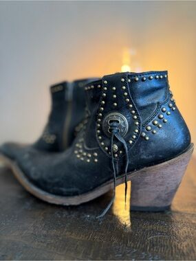 LIBERTY Black Studded Concho Western Ankle Boots Black Leather Size 7.5